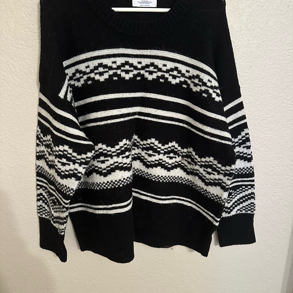 Old Navy Black and White Striped Sweater